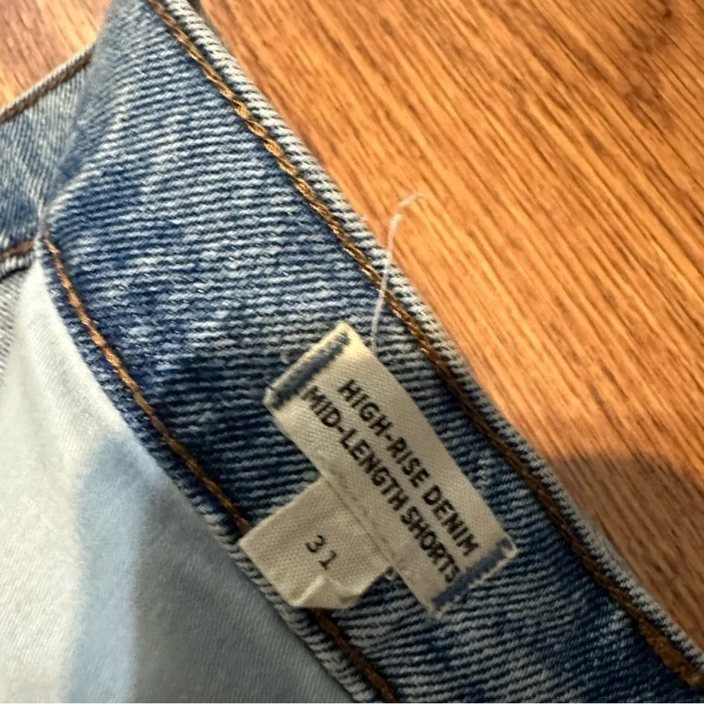 Madewell Blue Denim Jean HIGH Rise Mid Lenght Shorts Cotton Blend Raw Hem